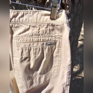 ⬇️ Price Drop!⬇️Woolrich Wicker Capri in size 6